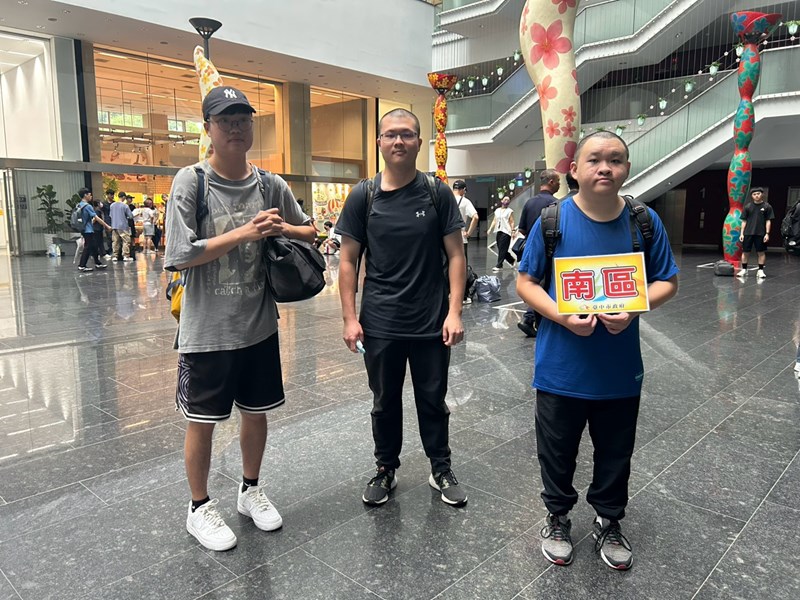 台中市南區從軍役男合影留念