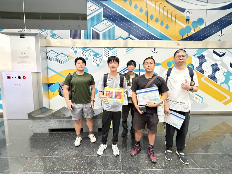 台中市南區從軍役男合影留念