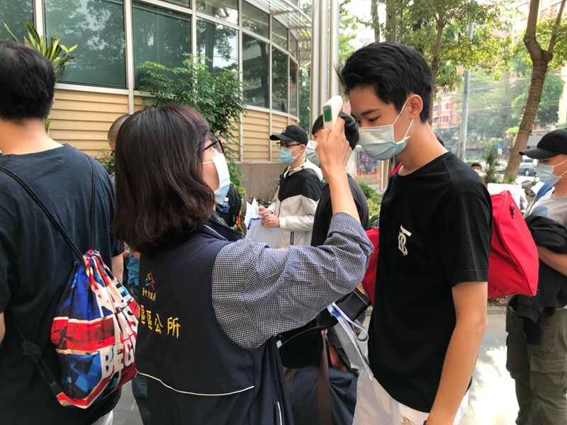 量測額溫