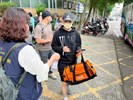 上車從軍去
防疫措施不可少